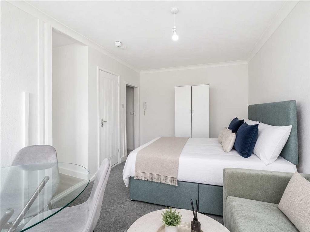 Apartment in Brighton, Brunswick - View 2
