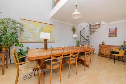 2 bedroom apartment for sale, High Street, Rochester, Kent