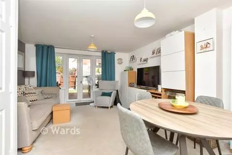3 bedroom end of terrace house for sale – pohled 2