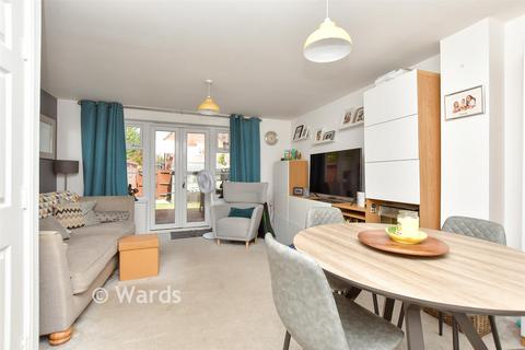 3 bedroom end of terrace house for sale, Standen Grove, Sittingbourne ME10