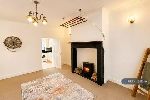 2 bedroom terraced house to rent,