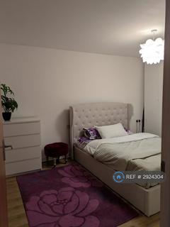 1 bedroom in a house share to rent, Davey Gardens, Barking, IG11