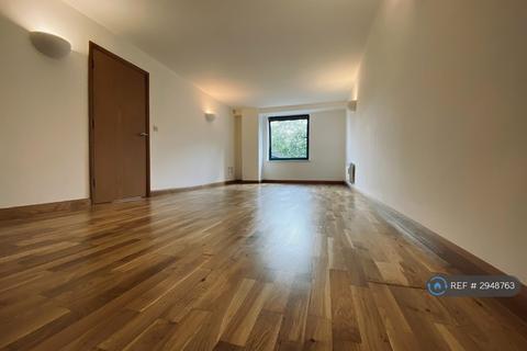 2 bedroom flat to rent, Stone Gate House, Bradford, BD1
