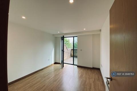 2 bedroom flat to rent, Stone Gate House, Bradford, BD1