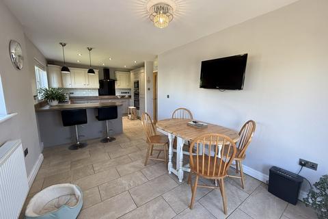 3 bedroom semi-detached bungalow for sale, Ty'n Coed Uchaf, Llangefni, Anglesey, LL77