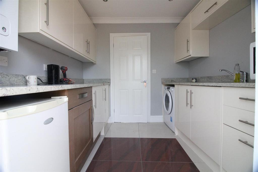 House in London, London Borough of Hounslow - View 2