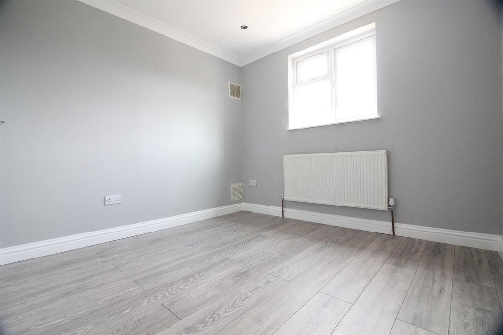 House in London, London Borough of Hounslow - View 3
