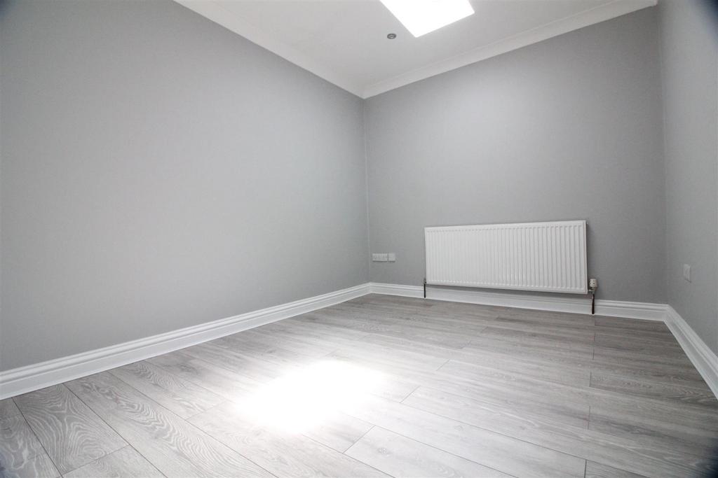 House in London, London Borough of Hounslow - View 5