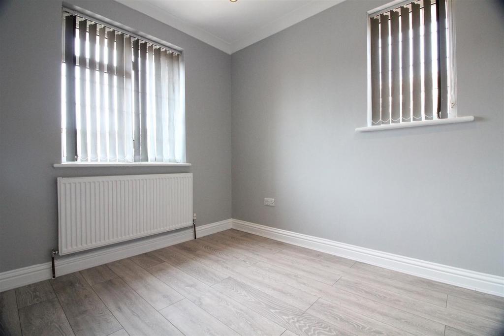 House in London, London Borough of Hounslow - View 6