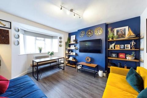 2 bedroom flat for sale, Amblecote Road, London