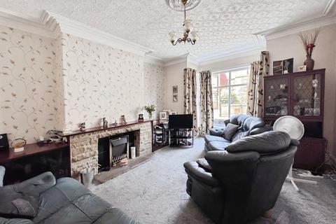 3 bedroom end of terrace house for sale, Grange Road, Cleckheaton, BD19
