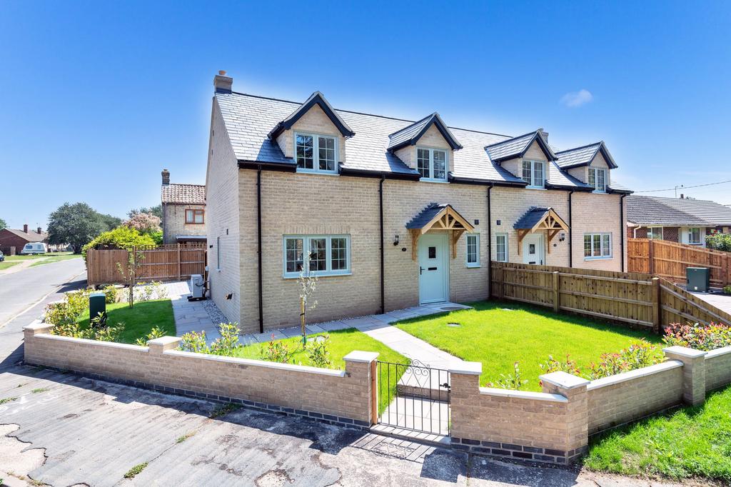 3 bedroom semi-detached house for sale