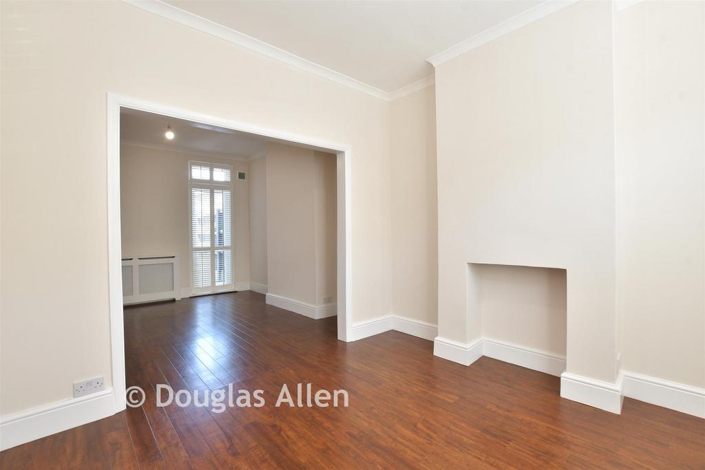House in London, South Chingford, Highams Park - View 5