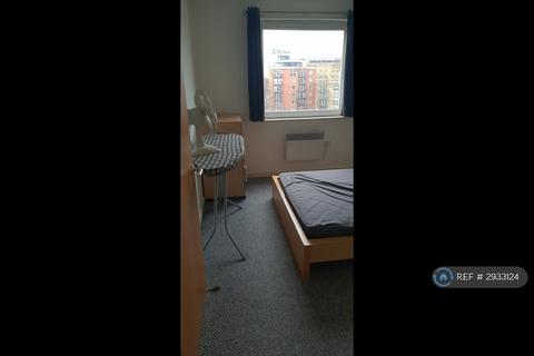 2 bedroom flat to rent, London, London, IG2