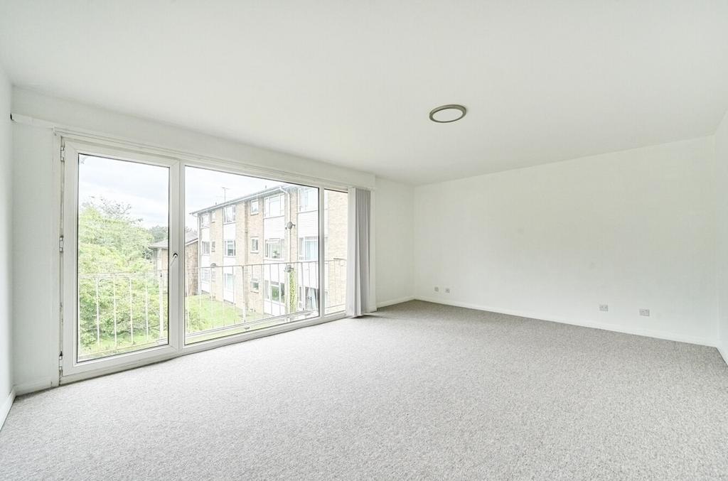 Apartment in Reading - View 3