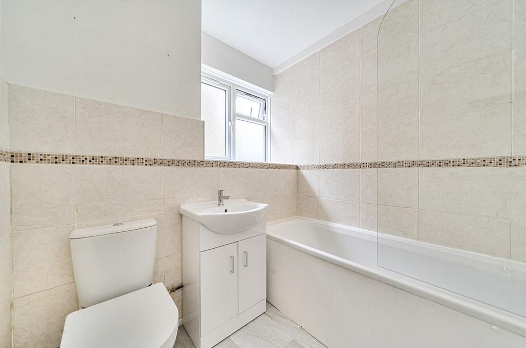 Apartment in Reading - View 4