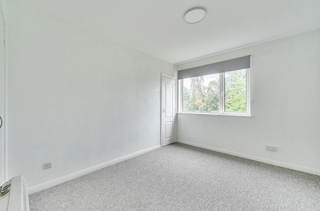 Apartment in Reading - View 6