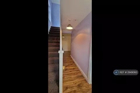 3 bedroom semi-detached house to rent