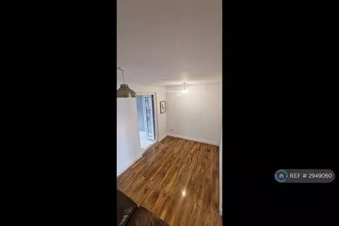 3 bedroom semi-detached house to rent - View 2