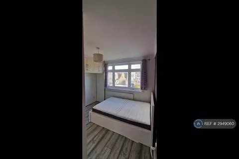 3 bedroom semi-detached house to rent - View 4