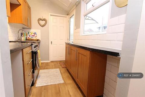 3 bedroom terraced house to rent, Albert Road, Kidderminster, DY10