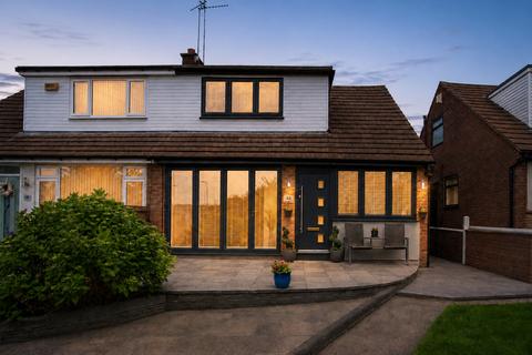 3 bedroom bungalow for sale, Queensgate Drive, Oldham, OL2