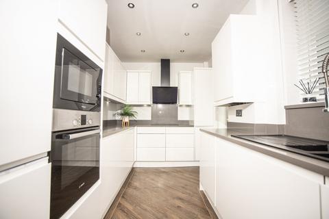 3 bedroom bungalow for sale, Queensgate Drive, Oldham, OL2