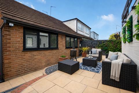 3 bedroom bungalow for sale, Queensgate Drive, Oldham, OL2