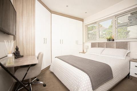 3 bedroom bungalow for sale, Queensgate Drive, Oldham, OL2