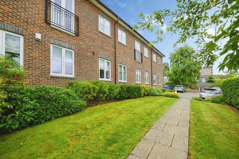 Gibbs Couch, Watford
