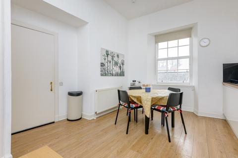 2 bedroom flat for sale, 33/2 Guthrie Street, Edinburgh, EH1 1JG