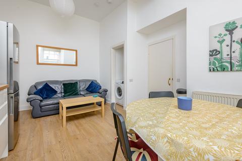 2 bedroom flat for sale, 33/2 Guthrie Street, Edinburgh, EH1 1JG