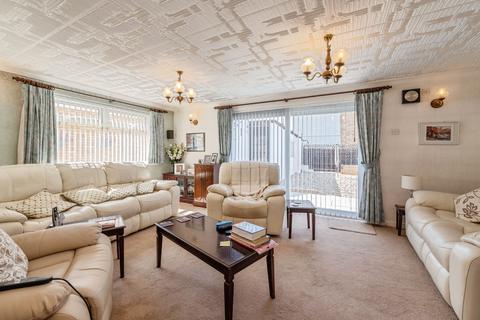 3 bedroom semi-detached house for sale, Briar View, Billericay, Essex, CM11