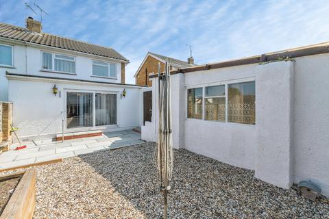 3 bedroom semi-detached house for sale, Briar View, Billericay, Essex, CM11