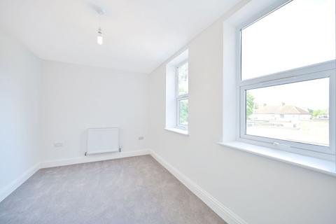 2 bedroom flat to rent, Bath Road, Cranford, Hounslow, TW5