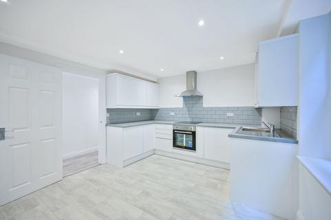 2 bedroom flat to rent, Bath Road, Cranford, Hounslow, TW5