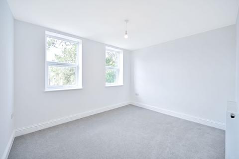 2 bedroom flat to rent, Bath Road, Cranford, Hounslow, TW5