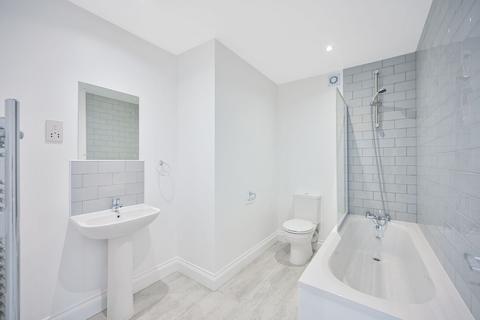 2 bedroom flat to rent, Bath Road, Cranford, Hounslow, TW5