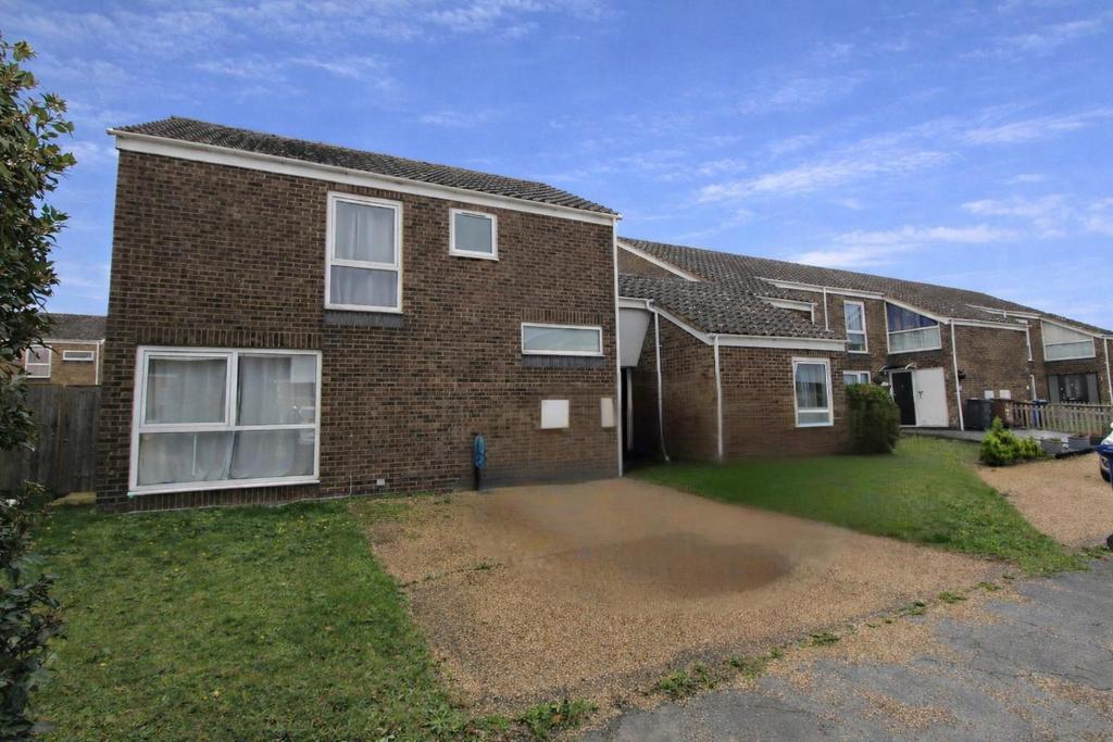 4 bedroom link detached house to rent