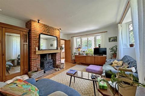 2 bedroom cottage for sale, Brook Road, Wormley *NO ONWARD CHAIN*
