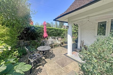 2 bedroom cottage for sale, Brook Road, Wormley *NO ONWARD CHAIN*