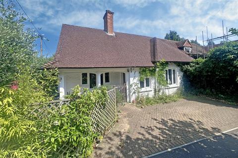 2 bedroom cottage for sale, Brook Road, Wormley *NO ONWARD CHAIN*
