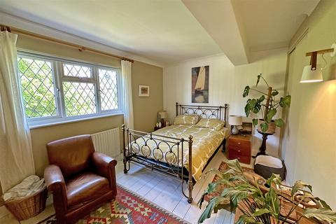 2 bedroom cottage for sale, Brook Road, Wormley *NO ONWARD CHAIN*