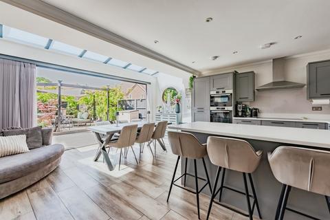 4 bedroom detached house for sale, Kings Cross Lane, South Nutfield, Redhill