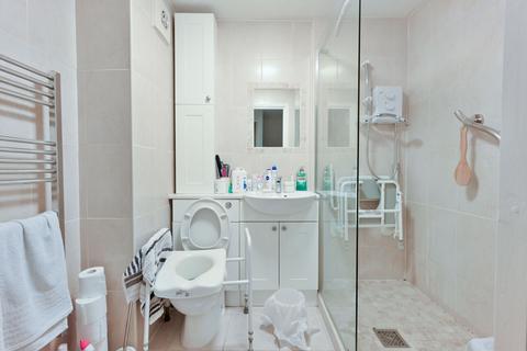 1 bedroom flat for sale, Walker Close, Ealing, London, W7
