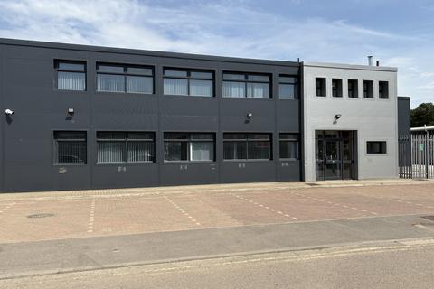 Warehouse to rent, Lyon Way St Albans AL4 0LS