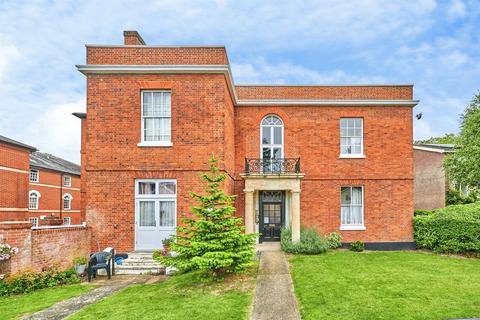 1 bedroom retirement property for sale, Farmadine House, Saffron Walden