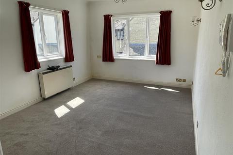 2 bedroom flat for sale, Pegasus Court, Bourton-On-The-Water, Cheltenham