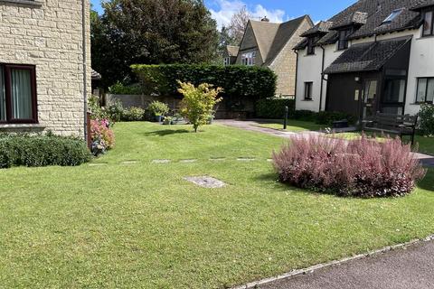 2 bedroom flat for sale, Pegasus Court, Bourton-On-The-Water, Cheltenham