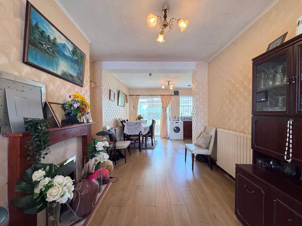 Lounge/dining area
